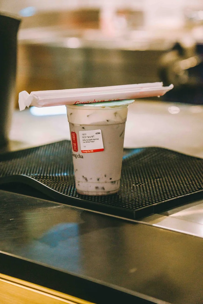 市场研究人员对照热点榜单分析议题变化趋势